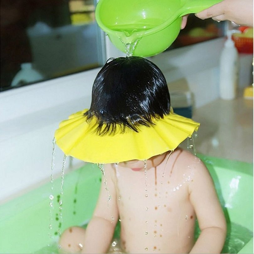 Visière chapeau pour douche bébé I ShampooCap™ - Petitmondemagik.com